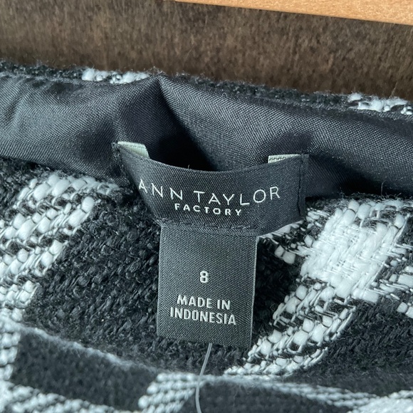 Ann Taylor Skirt Size 8 - Picture 3 of 5